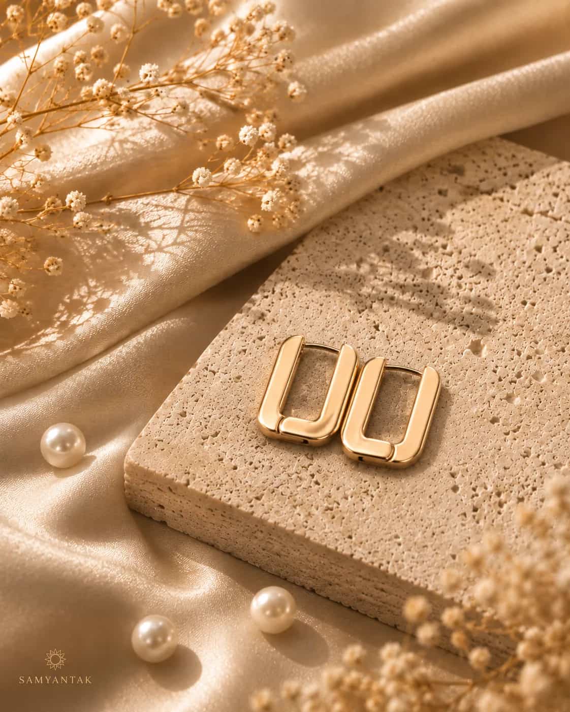 Minimal U-Hoop Earrings